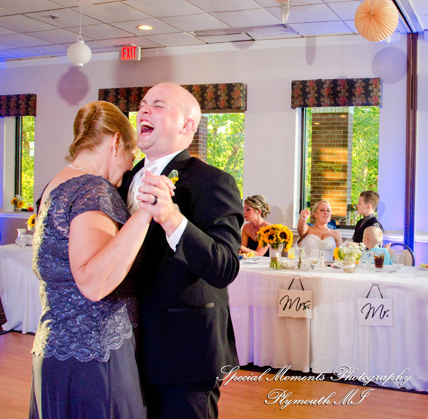 Rachael & Christopher at Warren Valley Golf Club Dearborn Heights MI wedding photography