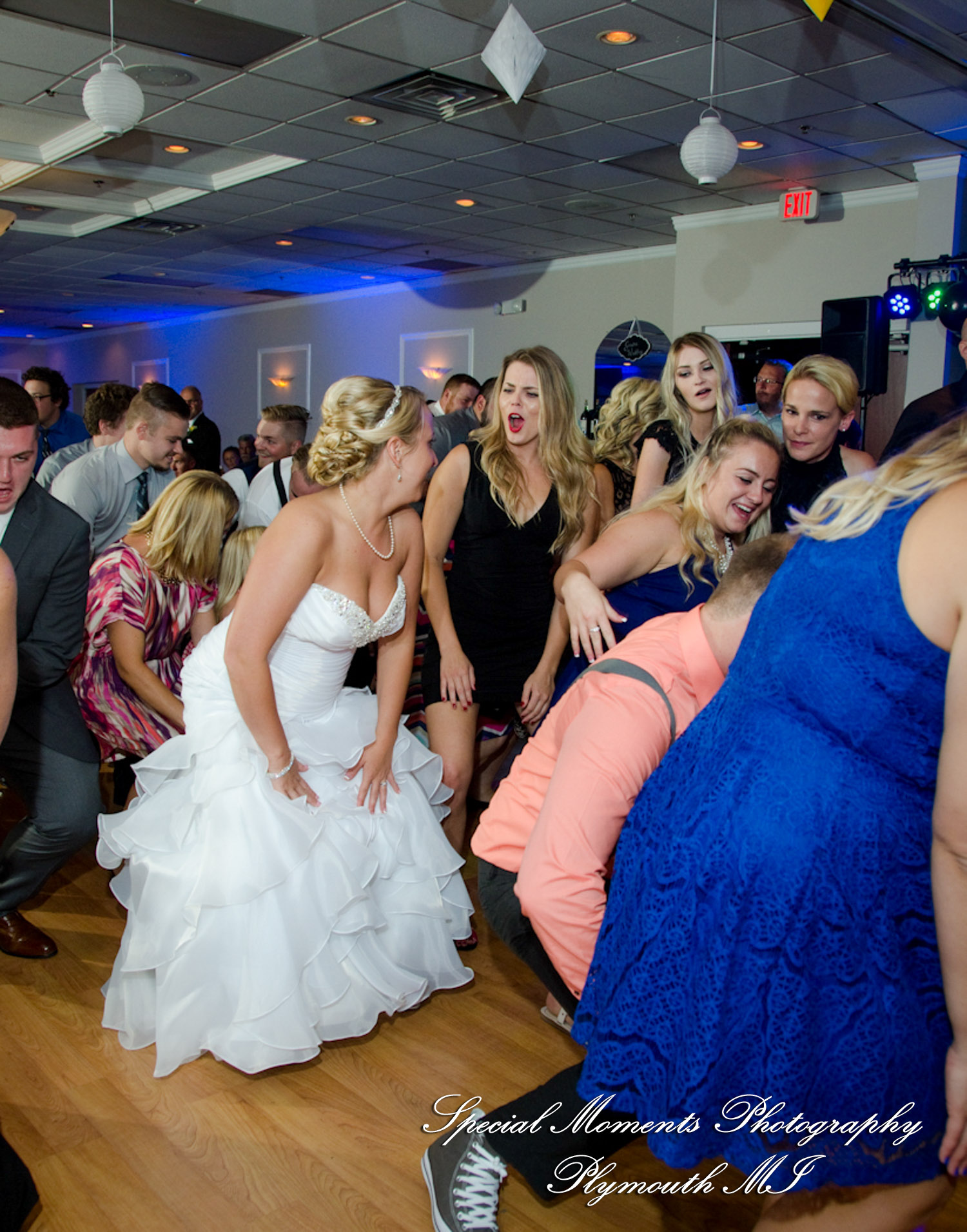 Rachael & Christopher at Warren Valley Golf Club Dearborn Heights MI wedding photography
