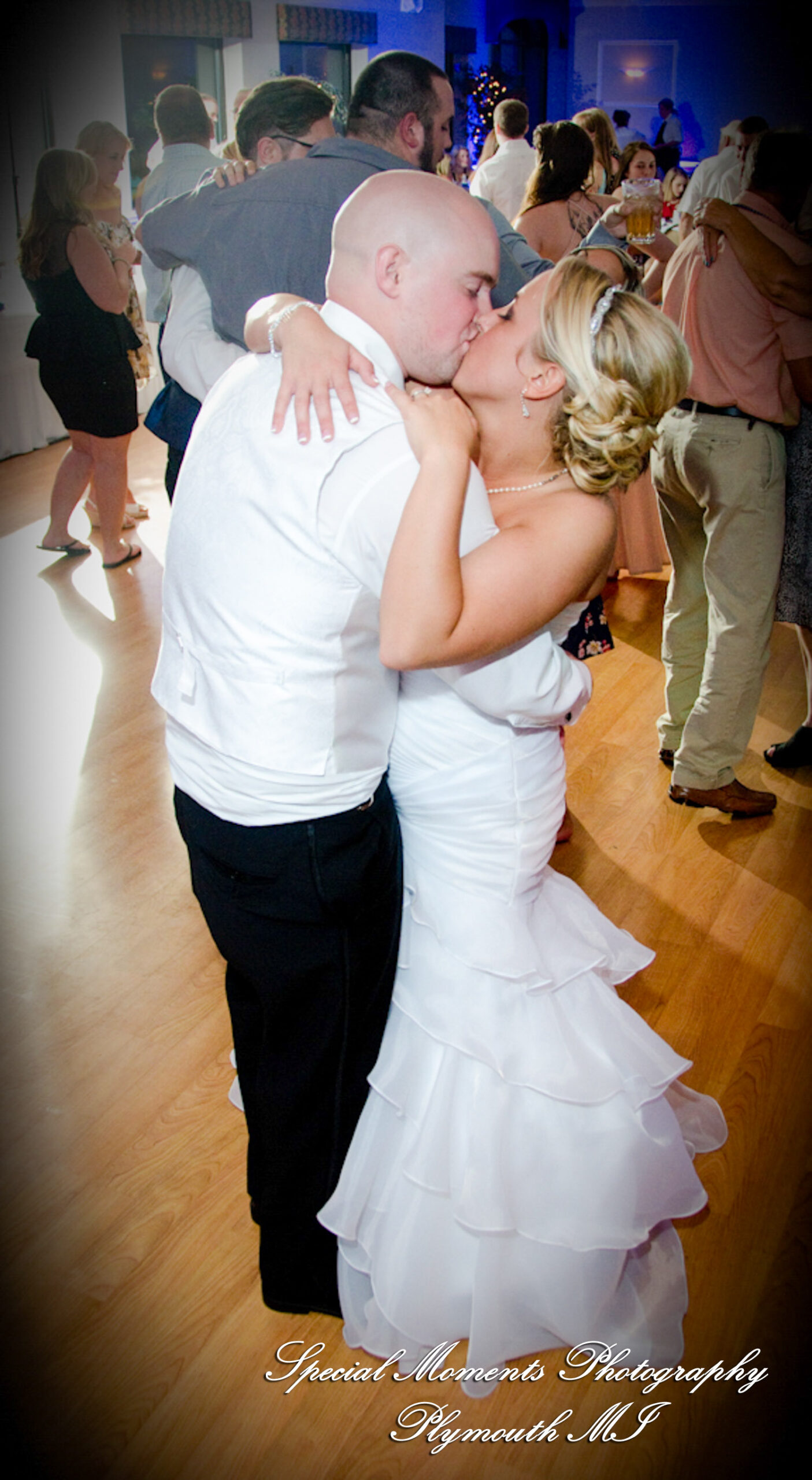 Rachael & Christopher at Warren Valley Golf Club Dearborn Heights MI wedding photography