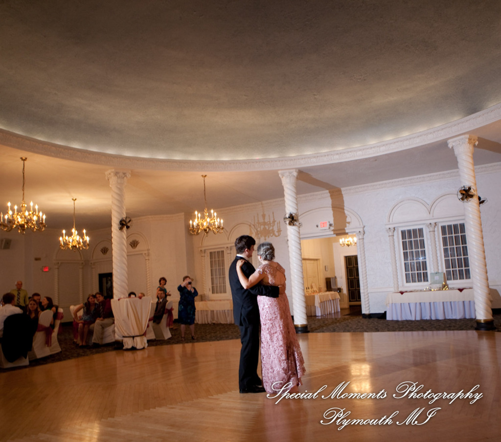 David & Cathy at Blossom Heath Inn St. Clair Shores MI wedding photography