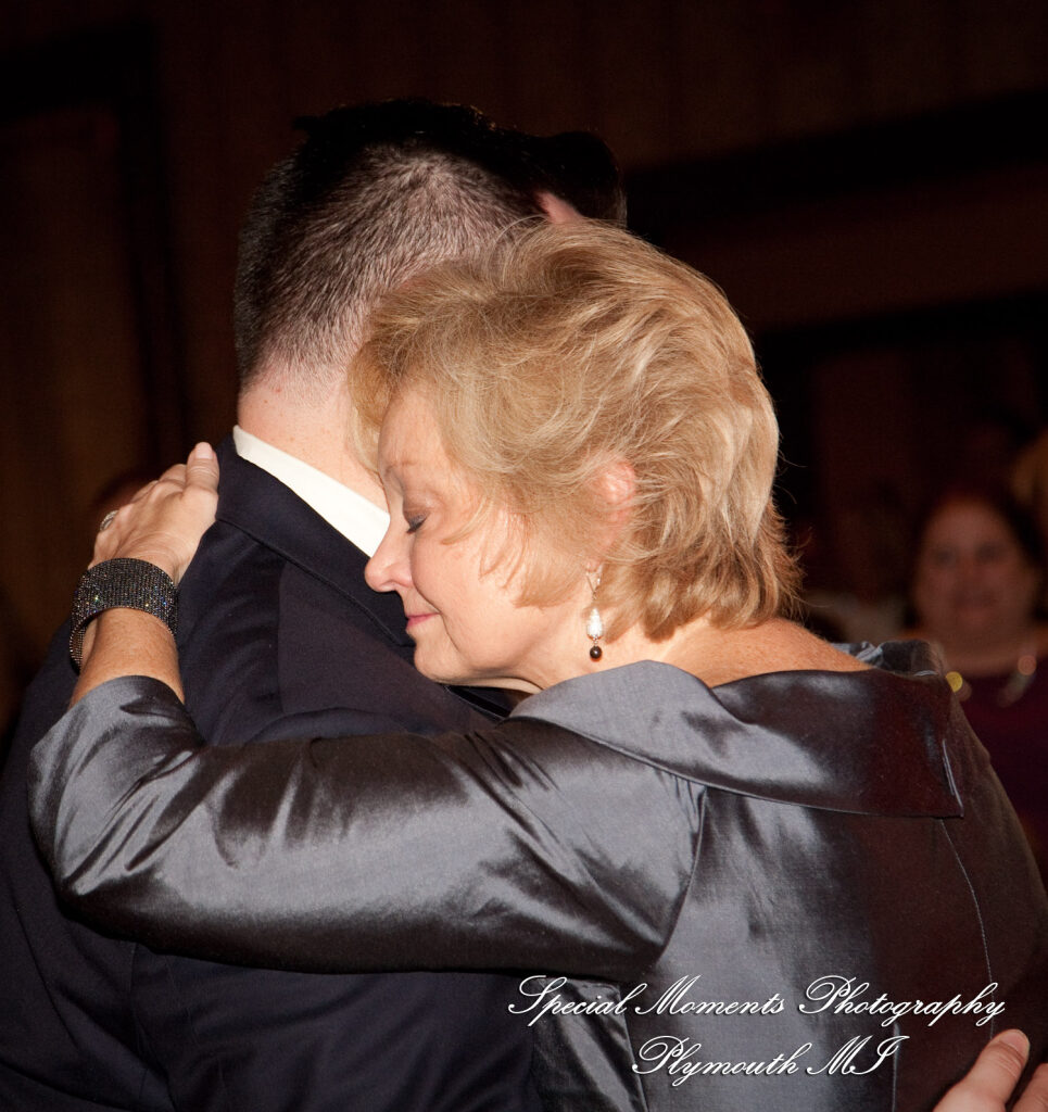Marie & Steven at Warwick Hills Country Club Grand Blanc MI wedding photography