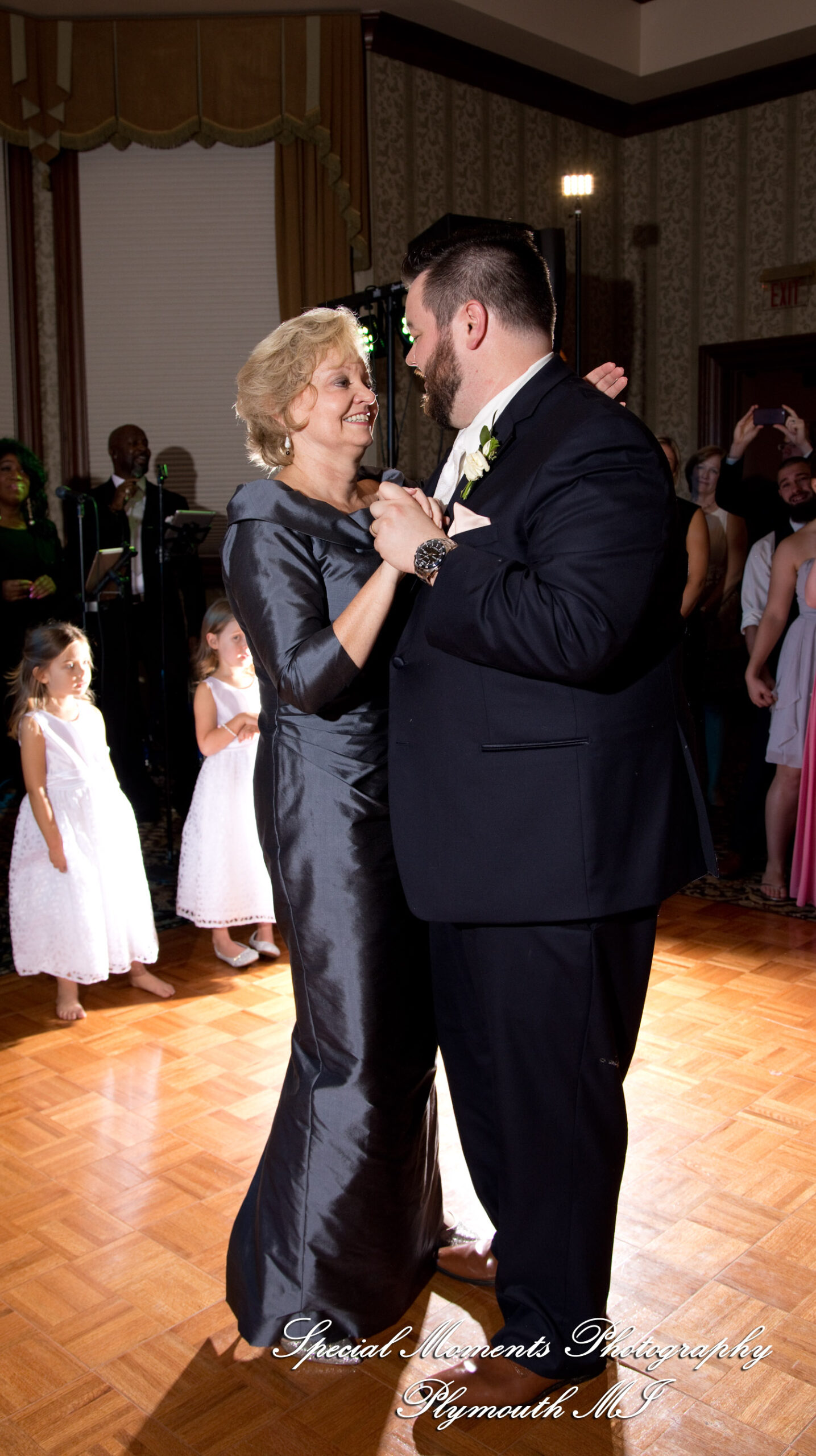 Marie & Steven at Warwick Hills Country Club Grand Blanc MI wedding photography