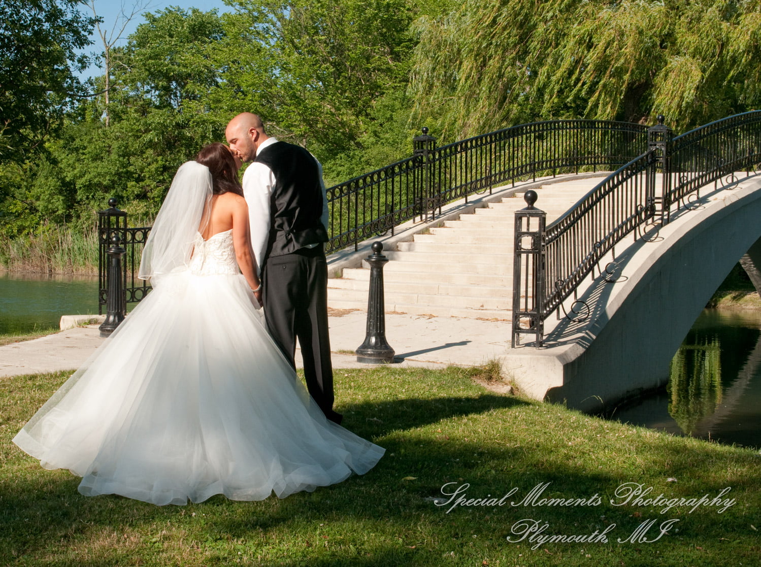 Elizabeth Park Riverview MI wedding photograph