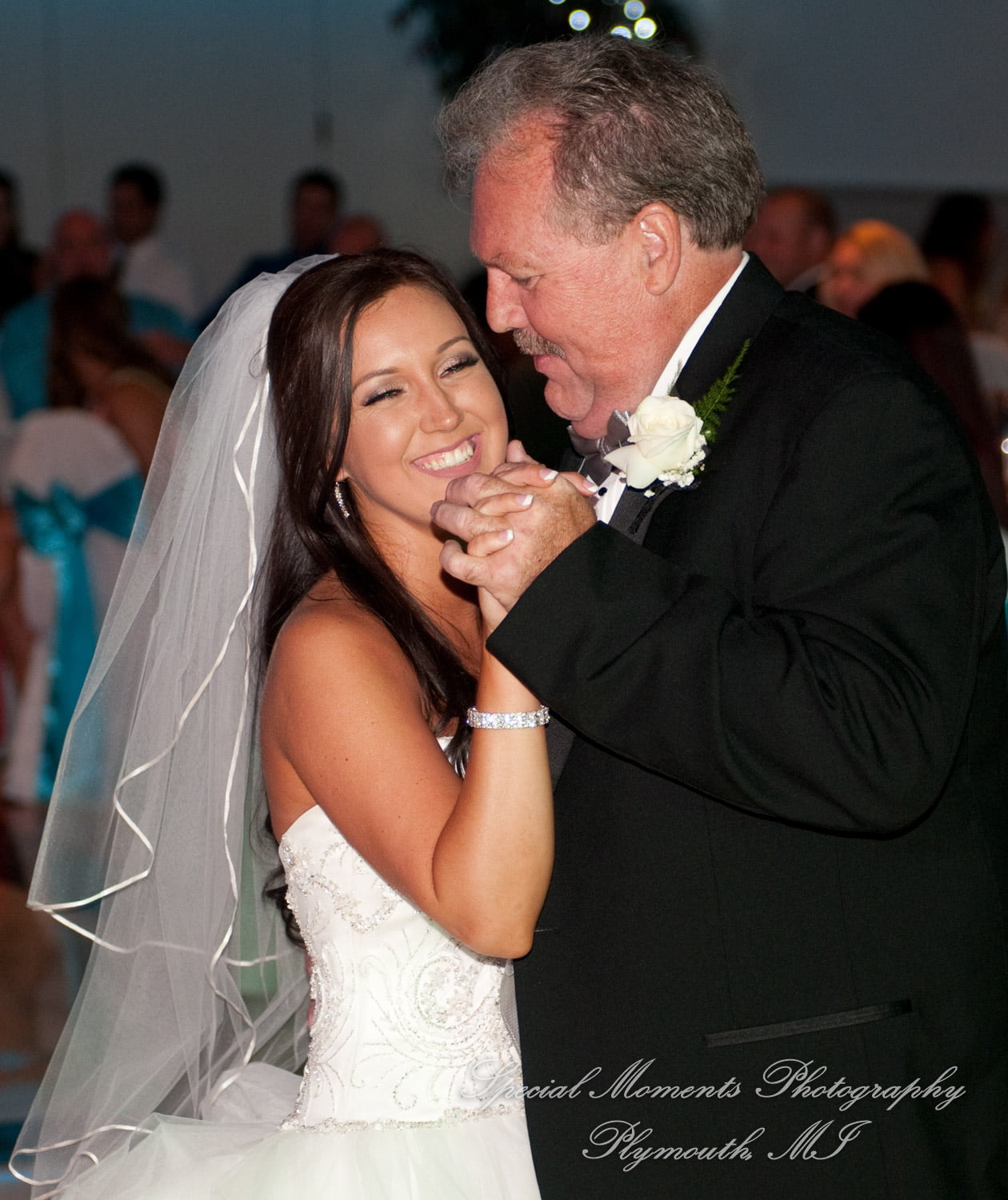 Arnaldo's Banquet Center Riverview MI wedding photograph