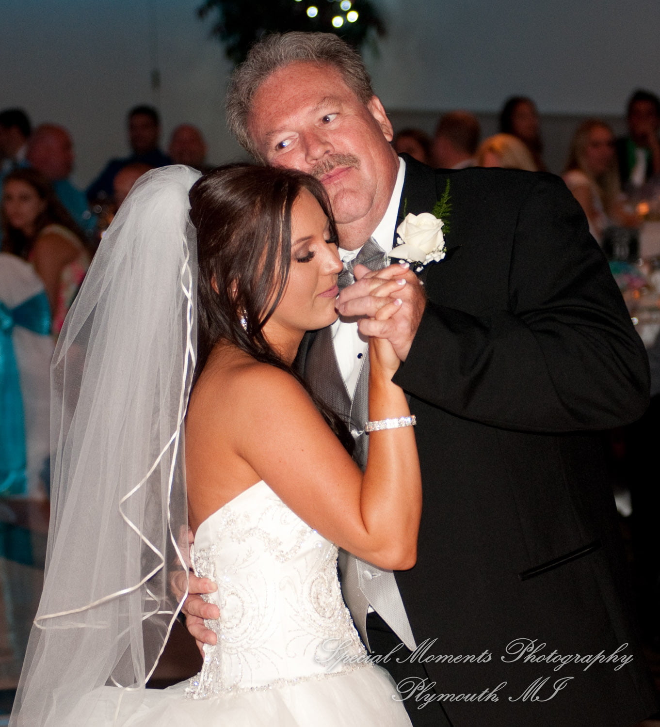 Arnaldo's Banquet Center Riverview MI wedding photograph