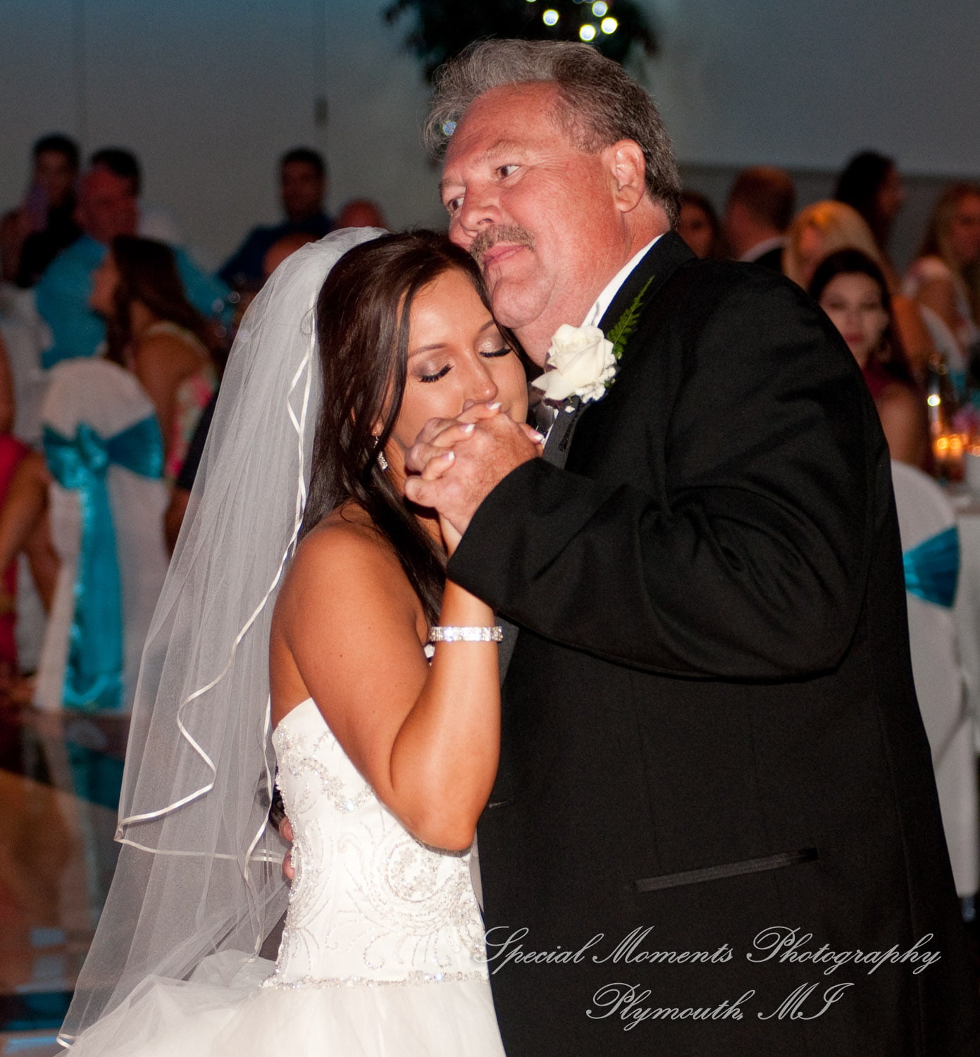 Arnaldo's Banquet Center Riverview MI wedding photograph