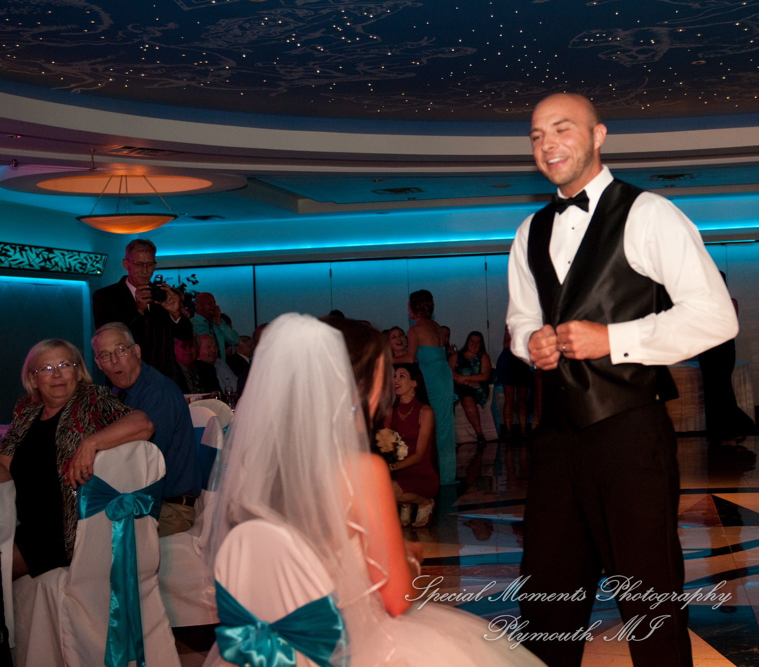 Arnaldo's Banquet Center Riverview MI wedding photograph