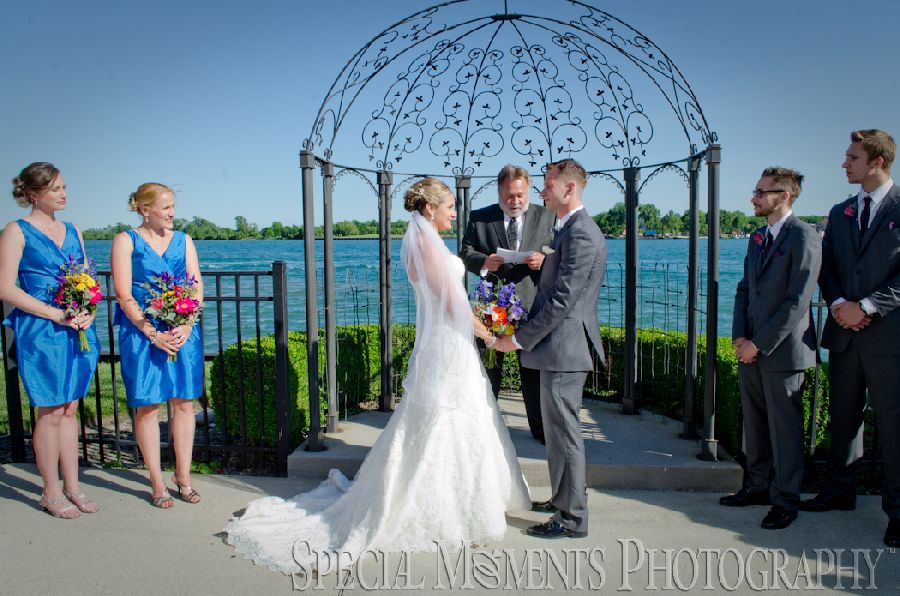 Roostertail Distinctive Catering Detroit MI wedding photograph