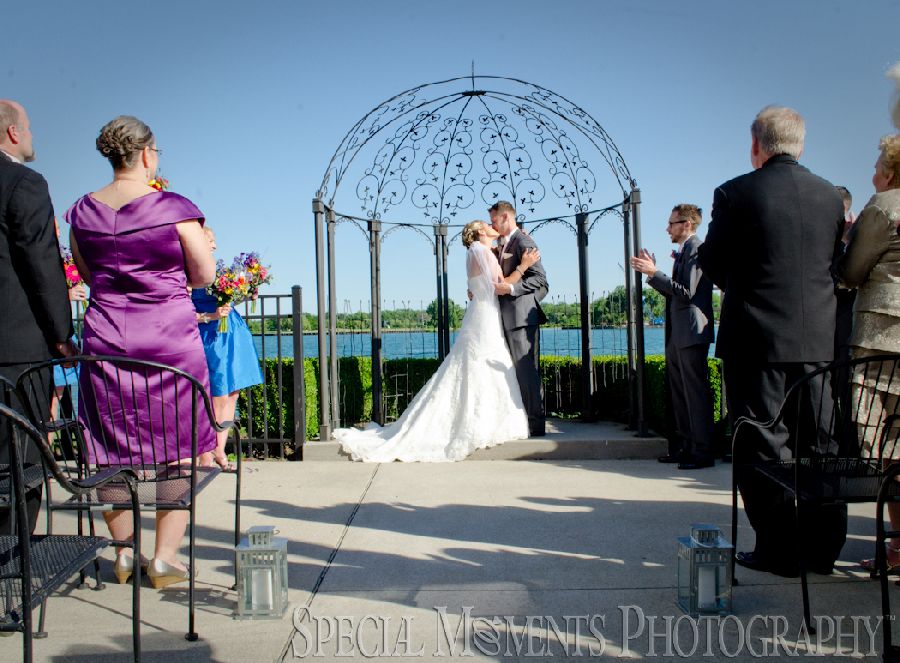 Roostertail Distinctive Catering Detroit MI wedding photograph