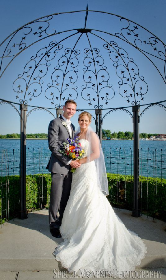 Roostertail Distinctive Catering Detroit MI wedding photograph