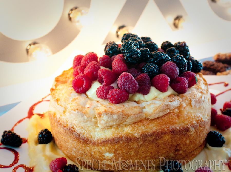 Roostertail Distinctive Catering Detroit MI wedding photograph