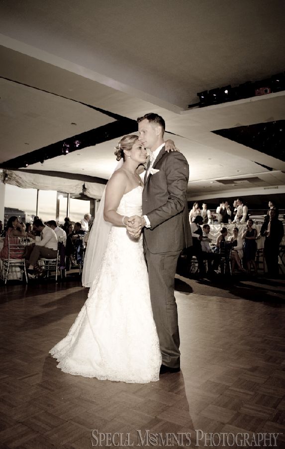 Roostertail Distinctive Catering Detroit MI wedding photograph