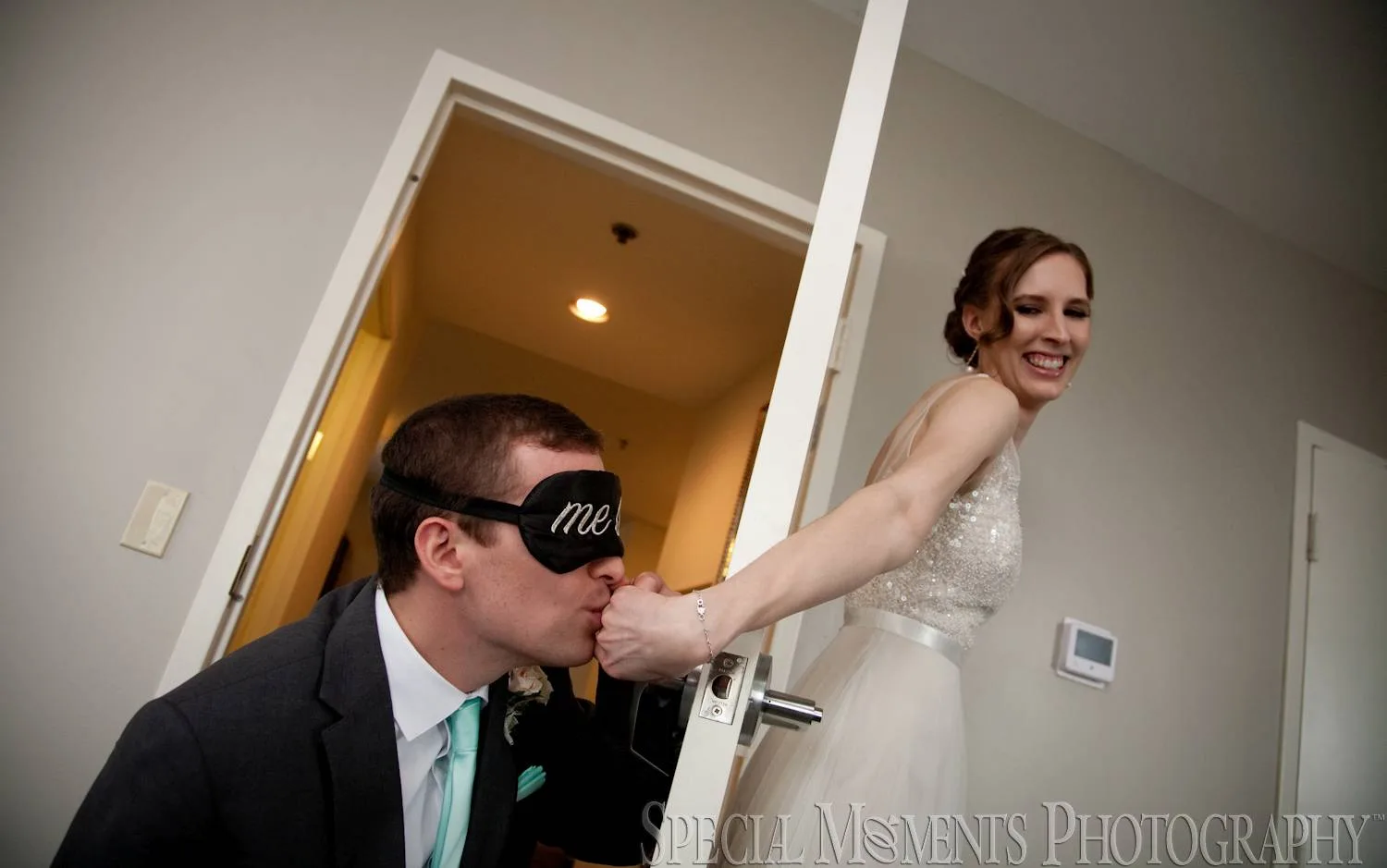 Double Tree Hotel Fort Shelby Detroit MI wedding photograph