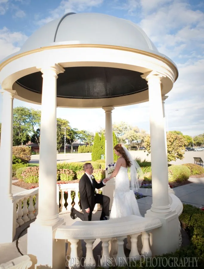 Blossom Heath Inn St. Clair Shores MI wedding photograph