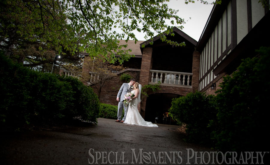 Indianwood Golf Country Club Lake Orion MI wedding photograph
