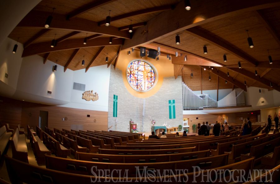 Our Lady of the Lakes Waterford MI wedding photograph