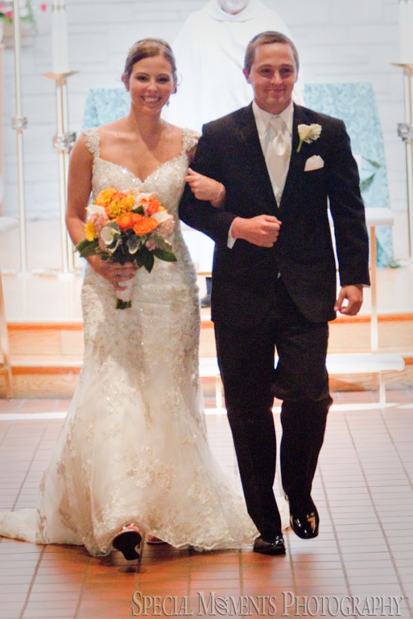 Our Lady of the Lakes Waterford MI wedding photograph