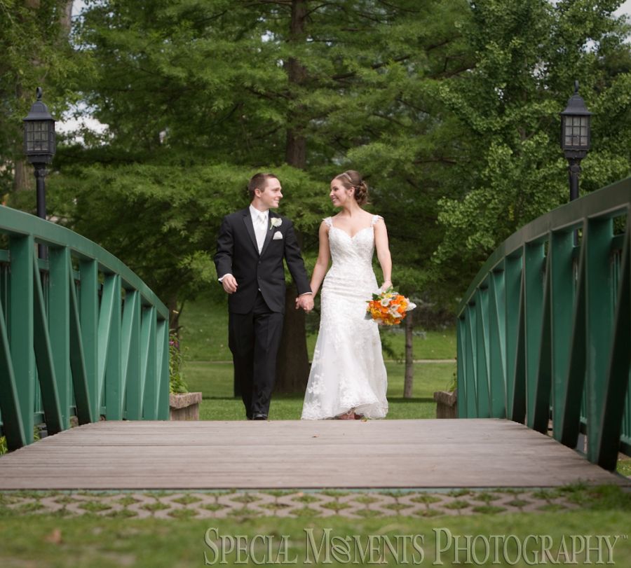 Our Lady of the Lakes Waterford MI wedding photograph