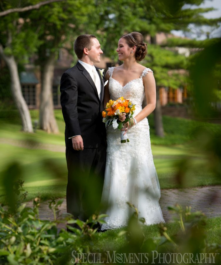 Indianwood Golf Country Club Lake Orion MI wedding photograph