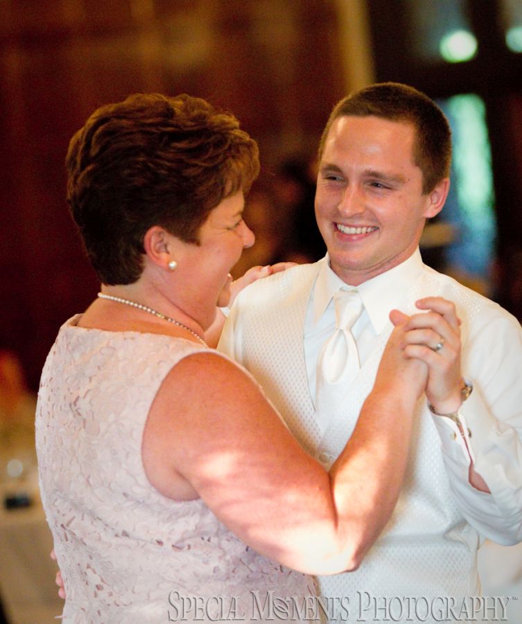 Indianwood Golf Country Club Lake Orion MI wedding photograph