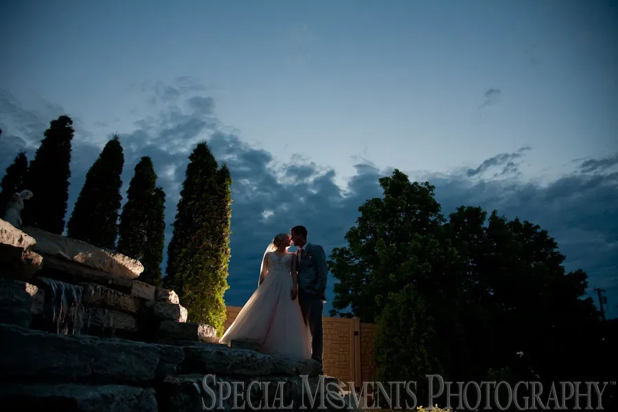 Bentley Banquet Conference Center Wyandotte MI wedding photograph