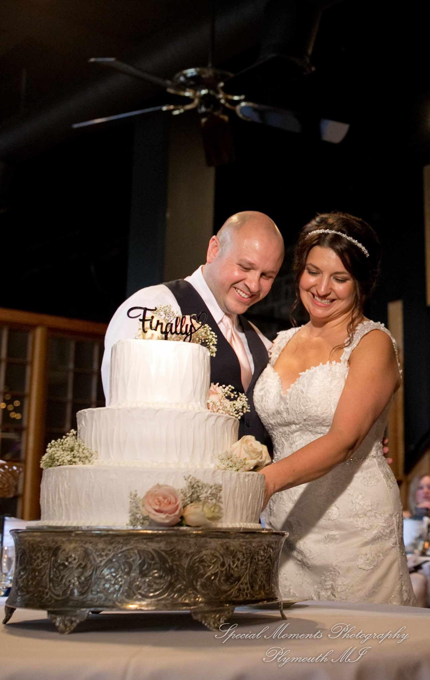 Krystal & Brian at Wellers Raisin River Rm Saline MI wedding photograph