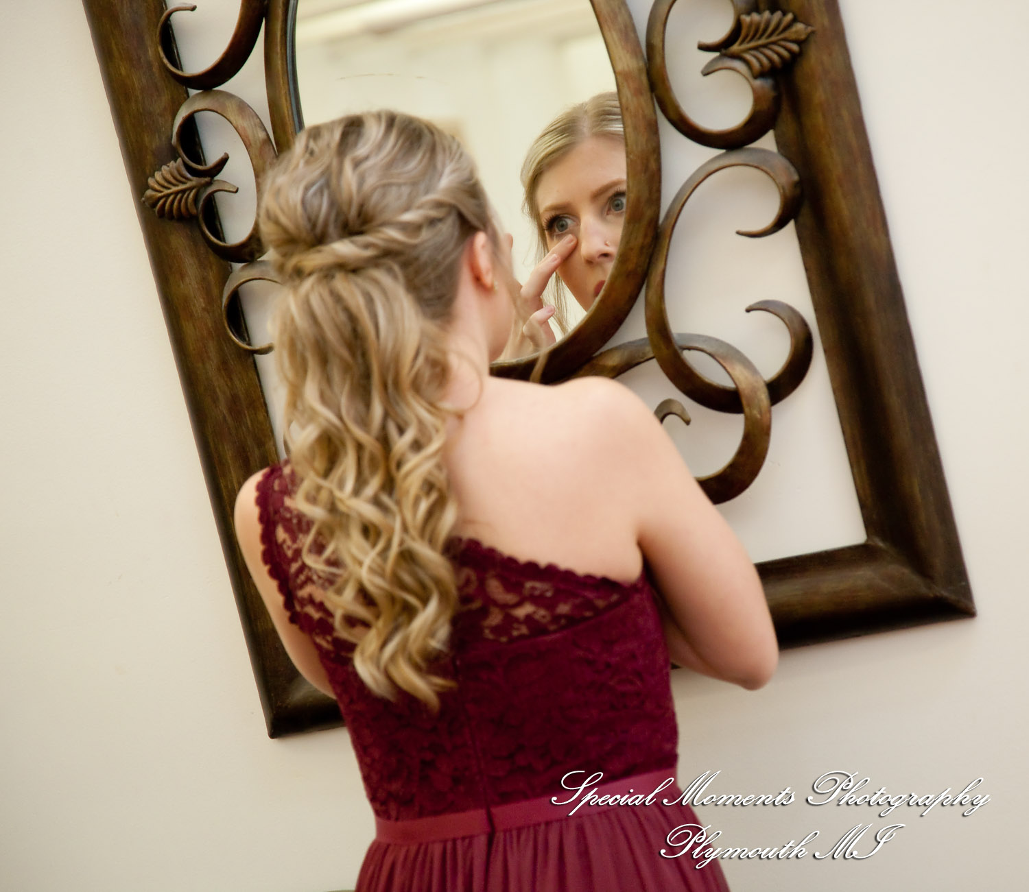 Leanne & Daniel at Christ the King Lutheran Southgate MI wedding photograph