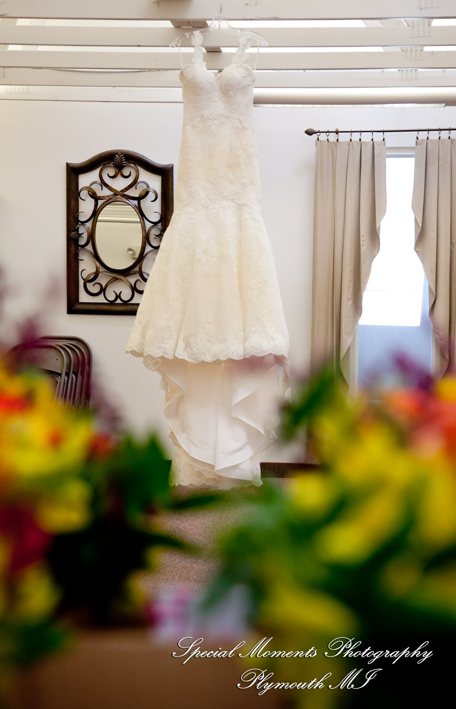 Leanne & Daniel at Christ the King Lutheran Southgate MI wedding photograph