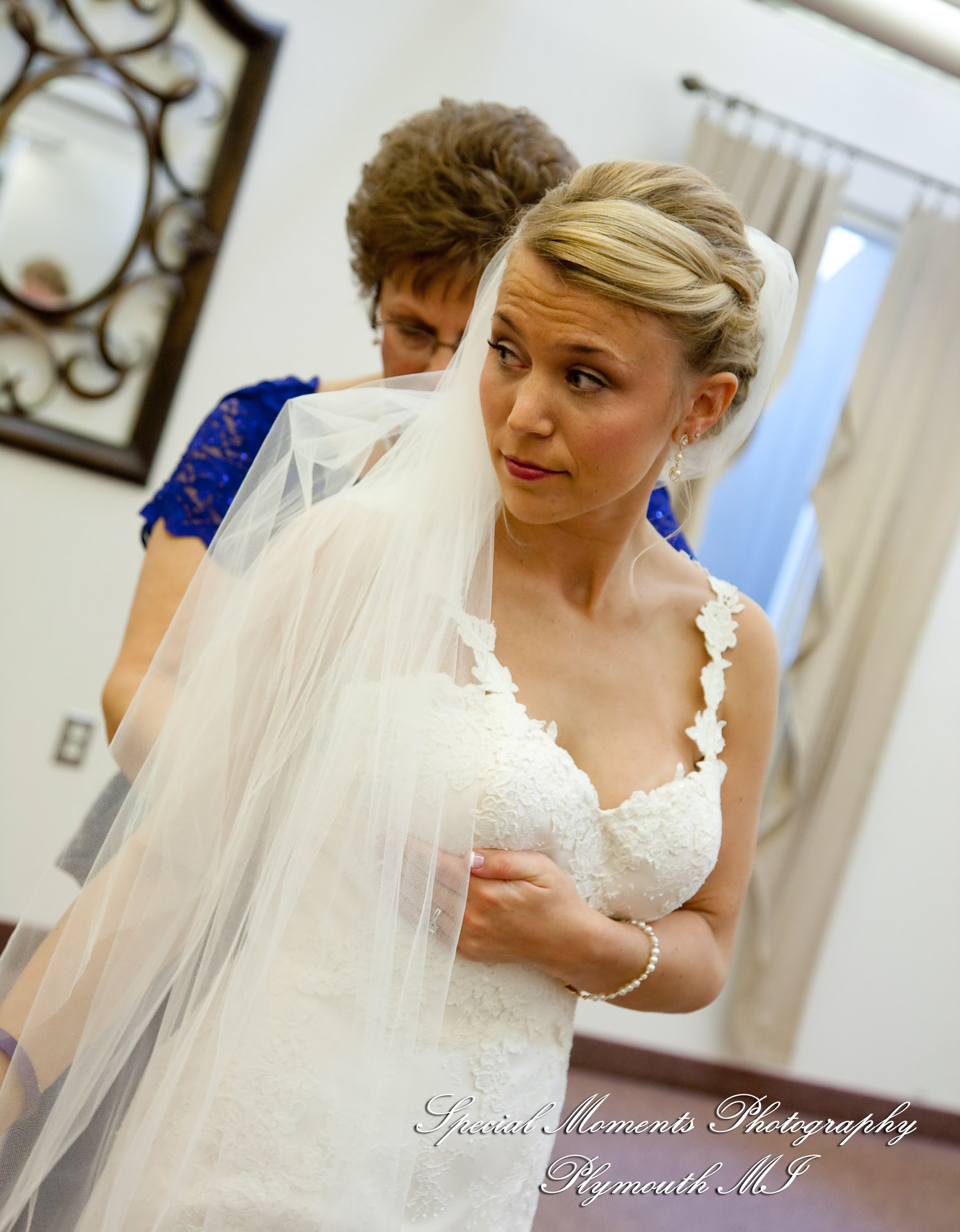 Leanne & Daniel at Christ the King Lutheran Southgate MI wedding photograph