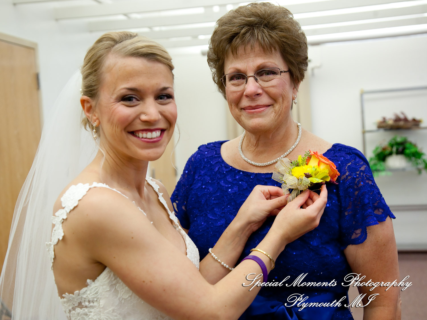 Leanne & Daniel at Christ the King Lutheran Southgate MI wedding photograph