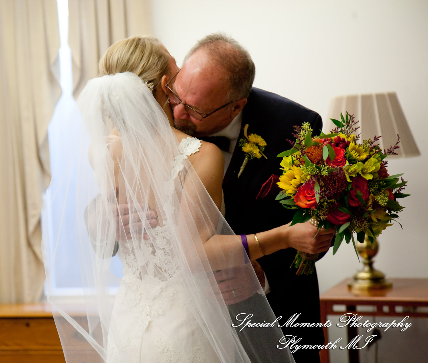 Leanne & Daniel at Christ the King Lutheran Southgate MI wedding photograph