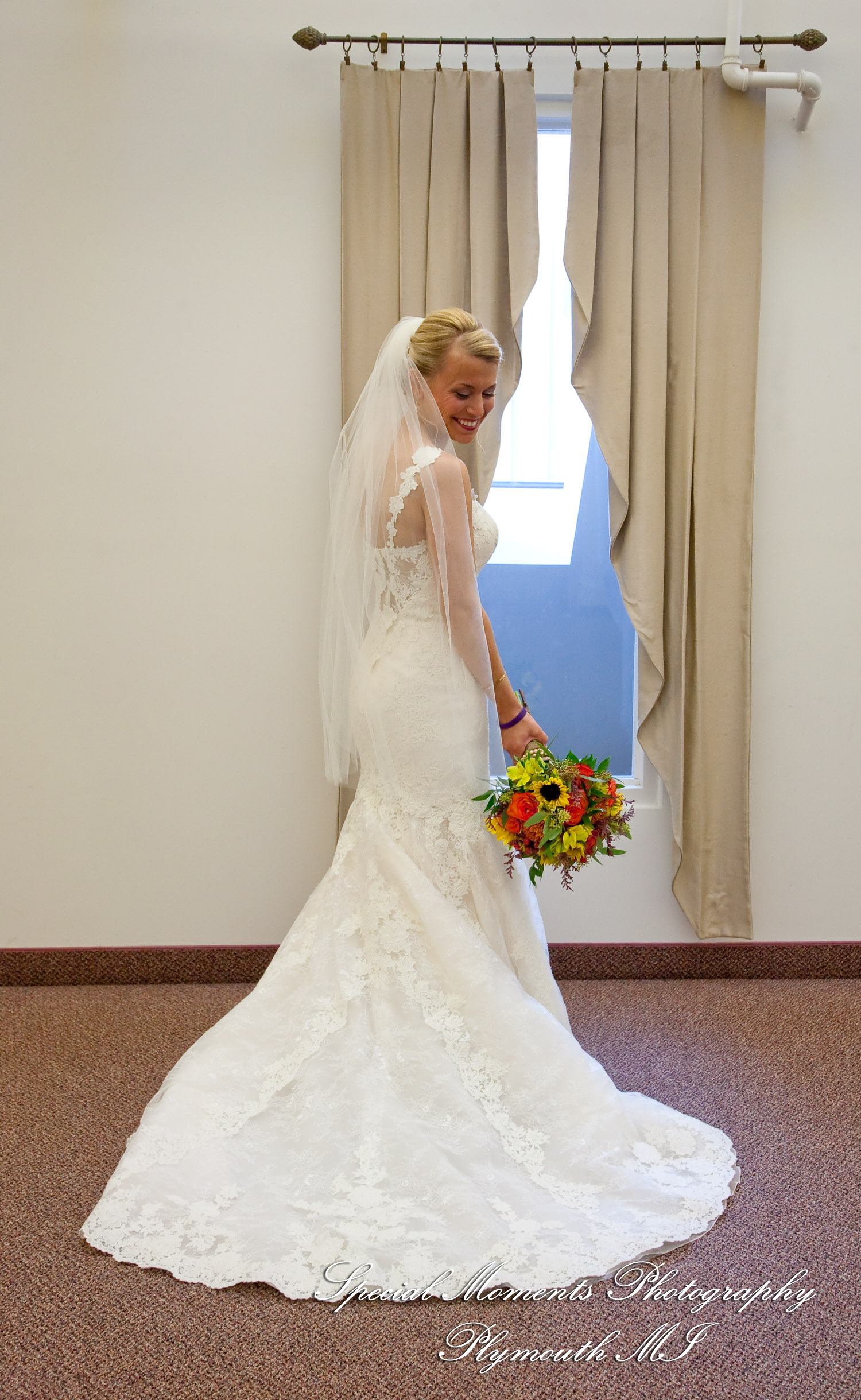 Leanne & Daniel at Christ the King Lutheran Southgate MI wedding photograph