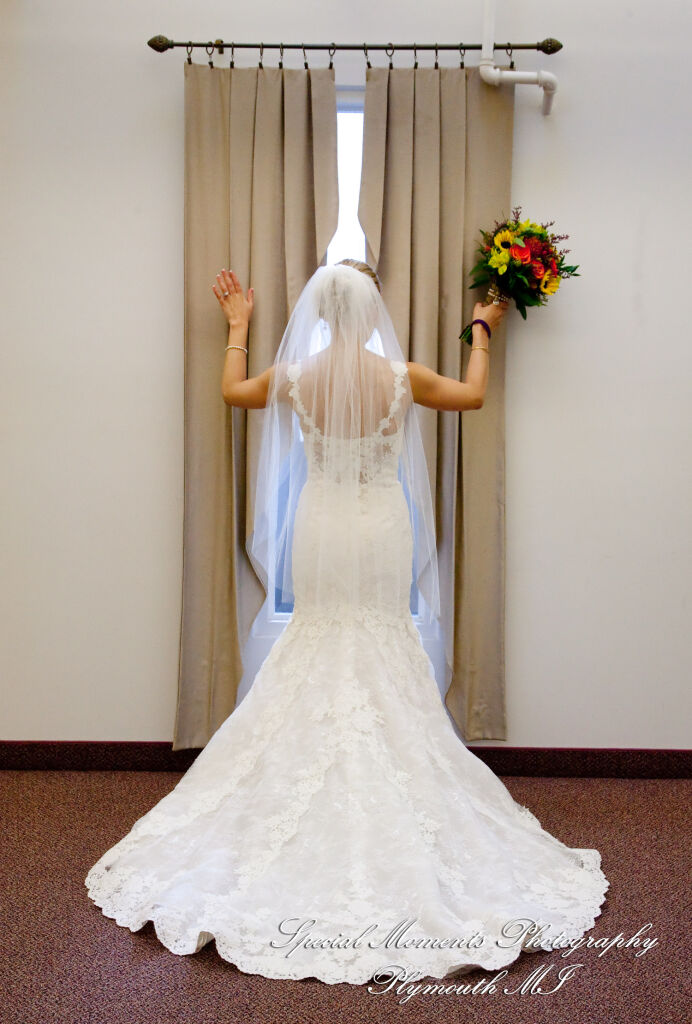 Leanne & Daniel at Christ the King Lutheran Southgate MI wedding photograph