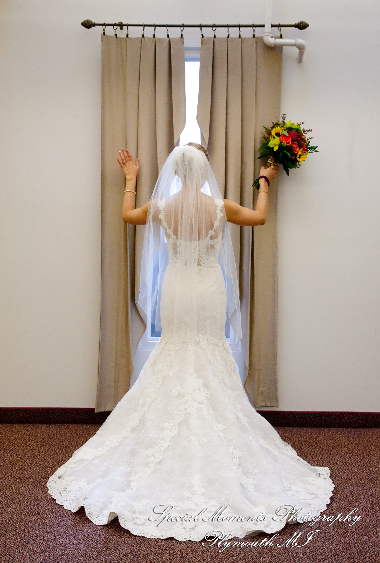 Leanne & Daniel at Christ the King Lutheran Southgate MI wedding photograph