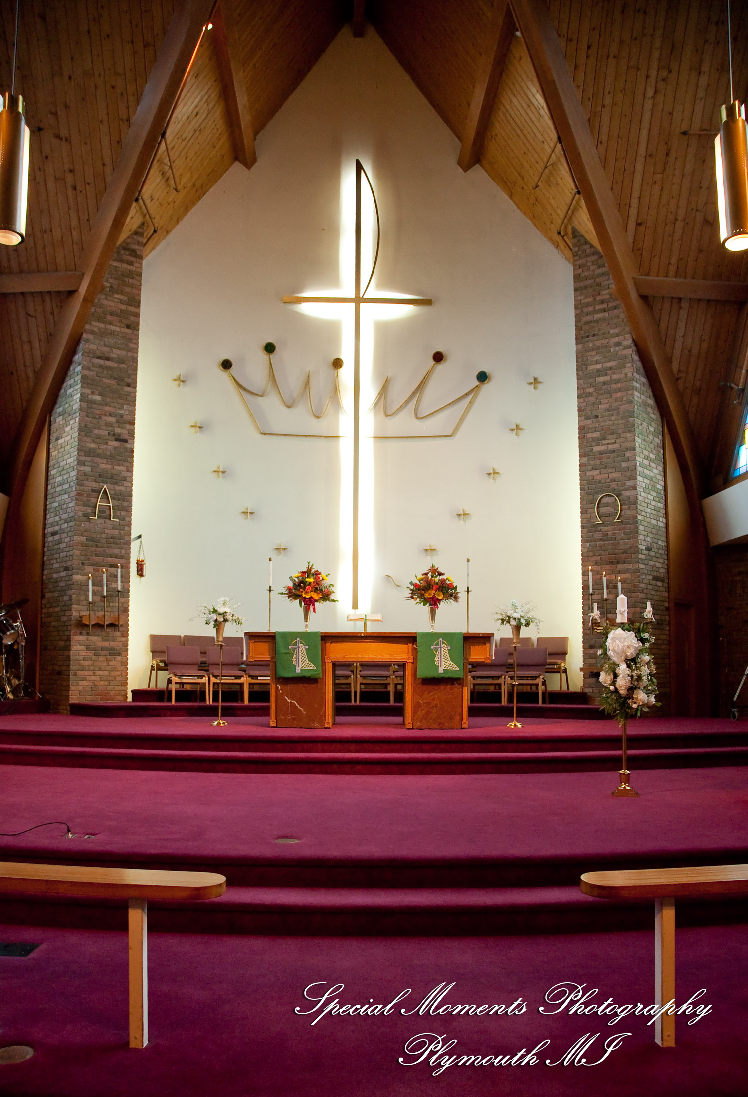 Leanne & Daniel at Christ the King Lutheran Southgate MI wedding photograph