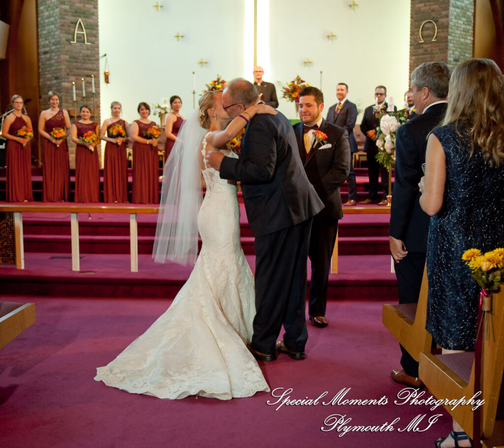 Leanne & Daniel at Christ the King Lutheran Southgate MI wedding photograph