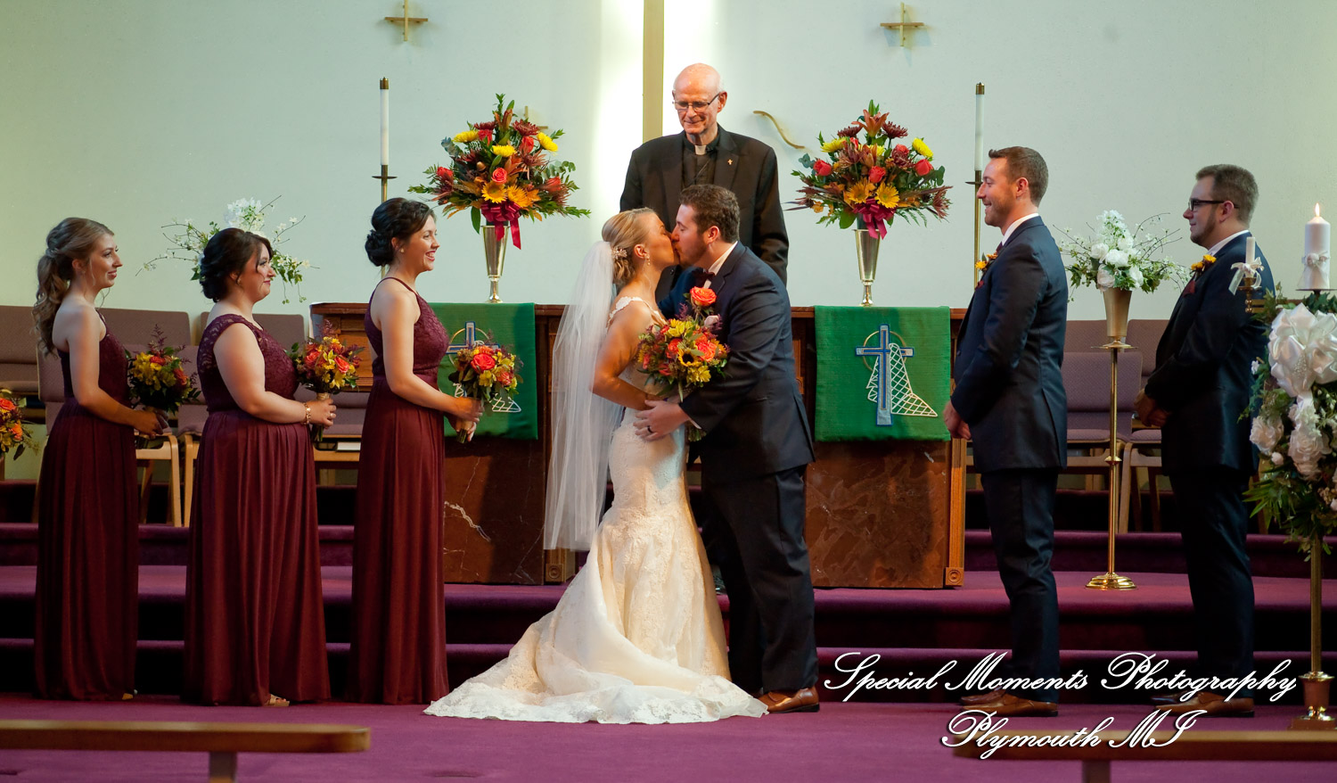 Leanne & Daniel at Christ the King Lutheran Southgate MI wedding photograph