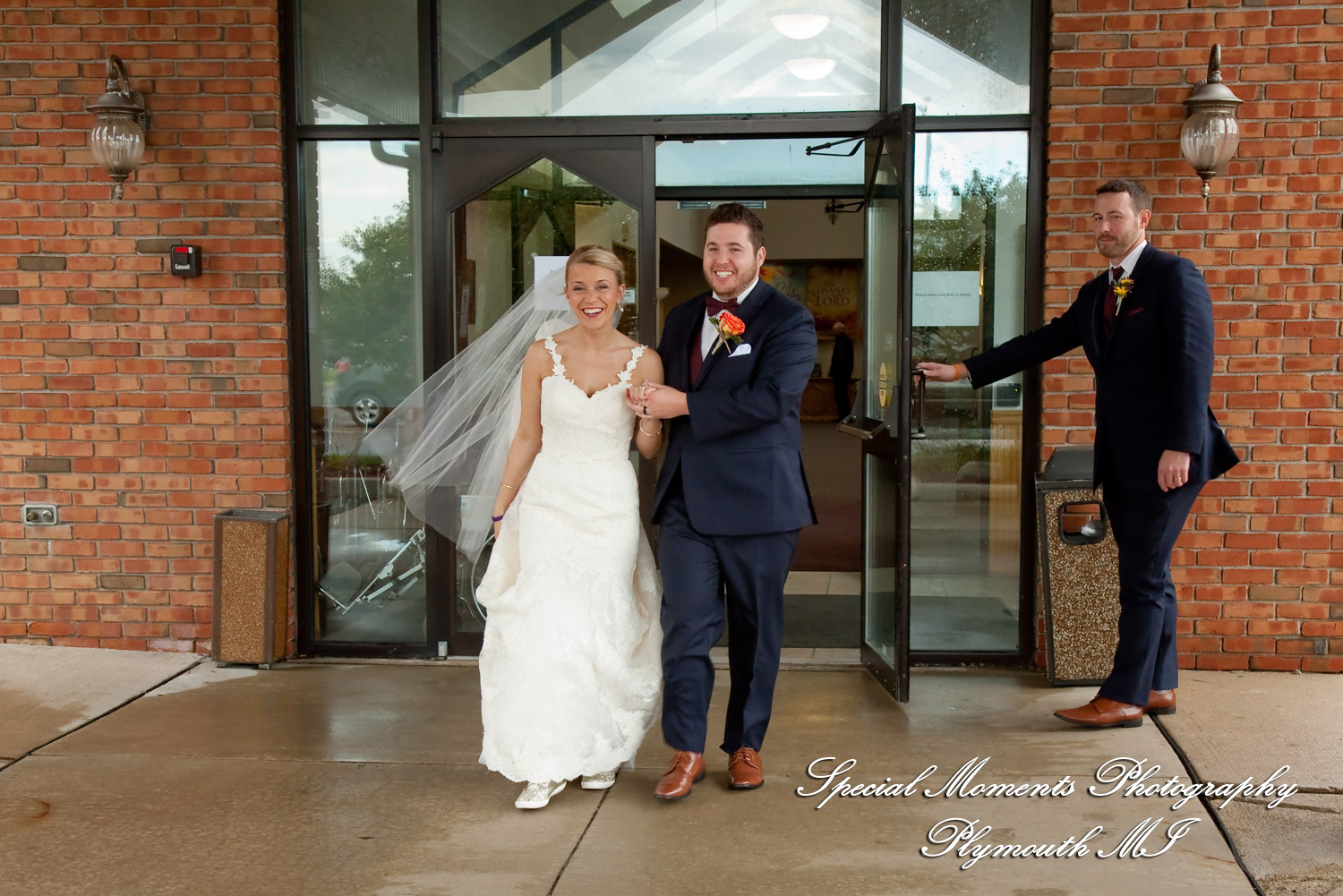 Leanne & Daniel at Christ the King Lutheran Southgate MI wedding photograph