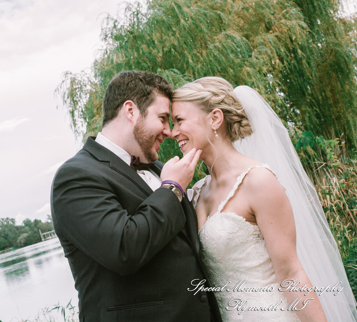 Leanne & Daniel at Elizabeth Park Trenton MI wedding photograph