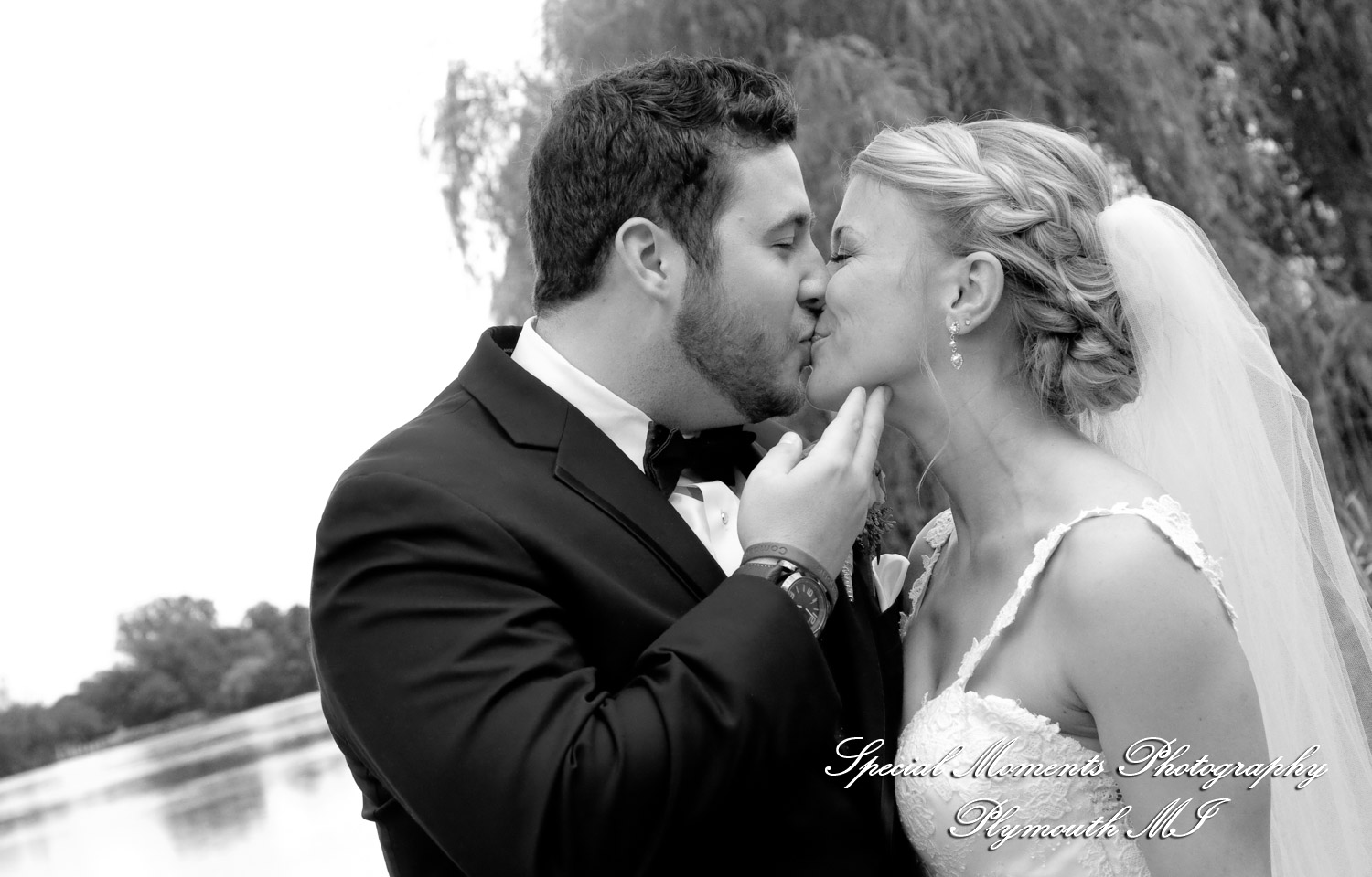Leanne & Daniel at Elizabeth Park Trenton MI wedding photograph