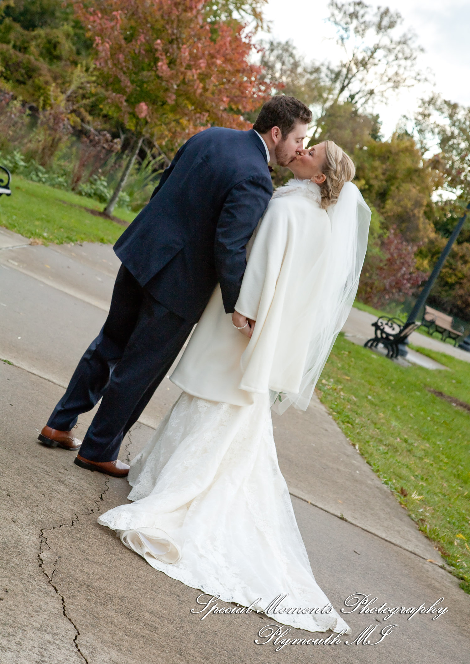 Leanne & Daniel at Elizabeth Park Trenton MI wedding photograph