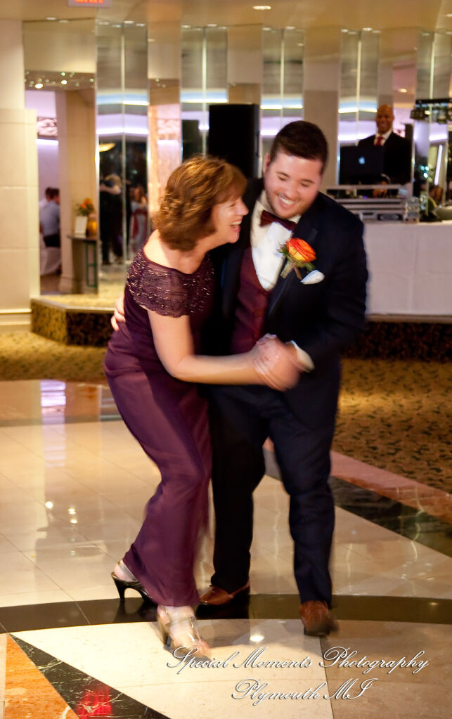 Leanne & Daniel at Arnaldo's Banquet Center Riverview MI wedding photograph