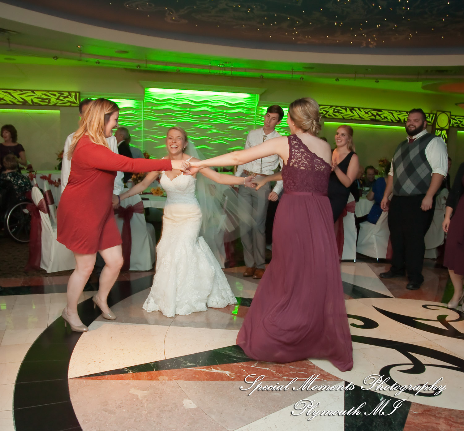 Leanne & Daniel at Arnaldo's Banquet Center Riverview MI wedding photograph