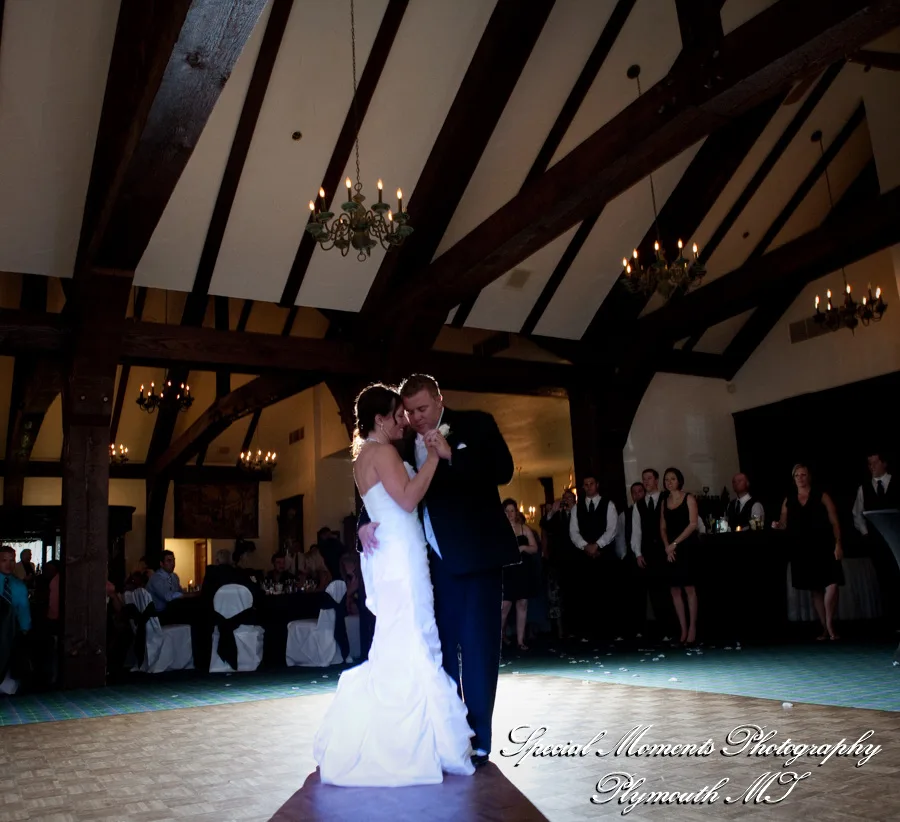 Indianwood Golf Country Club Lake Orion MI wedding photograph