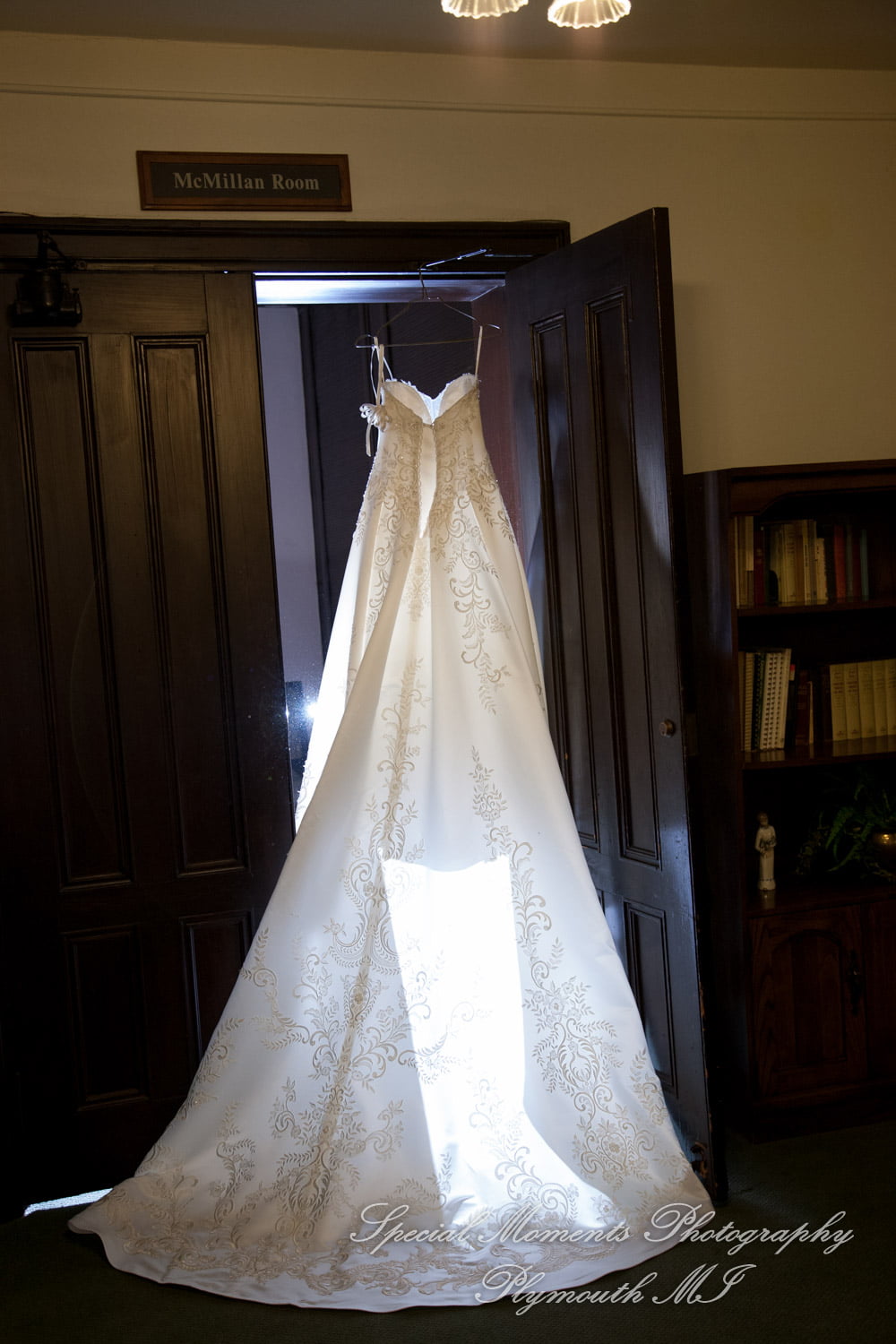 Fort Street Presbyterian Church Detroit MI wedding photograph