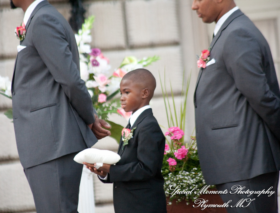 Grosse Pointe War Memorial Grosse Pointe Farms wedding photograph