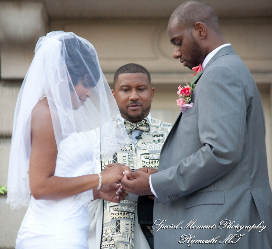 Grosse Pointe War Memorial Grosse Pointe Farms wedding photograph