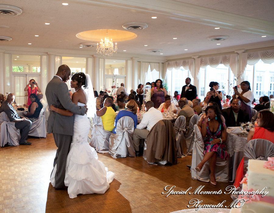 Grosse Pointe War Memorial Grosse Pointe Farms wedding photograph