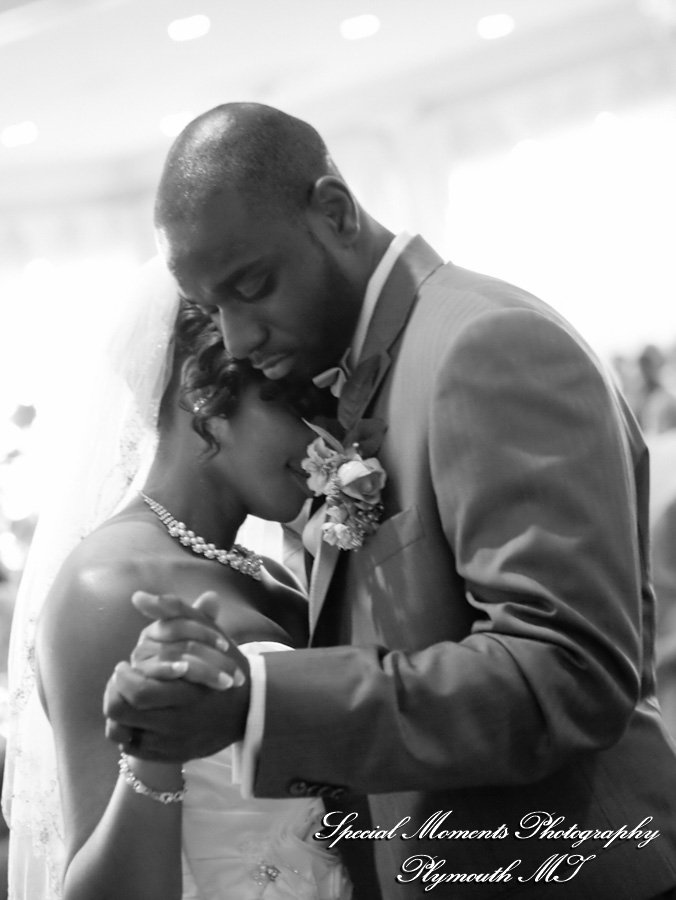 Grosse Pointe War Memorial Grosse Pointe Farms wedding photograph