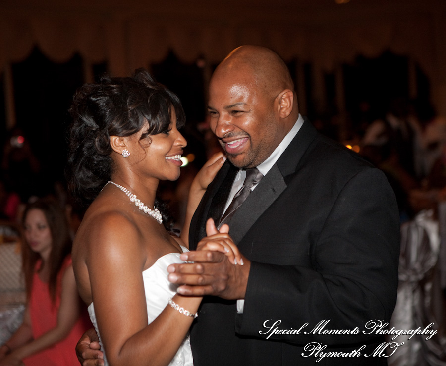 Grosse Pointe War Memorial Grosse Pointe Farms wedding photograph